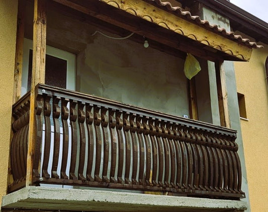 Дървен балконски парапет